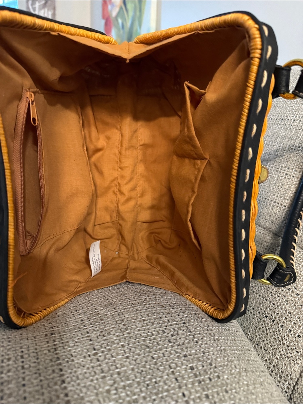 ๐. NEW ๐ Vintage Woven Shoulder Bag with Black Trim - Picture 3 of 6